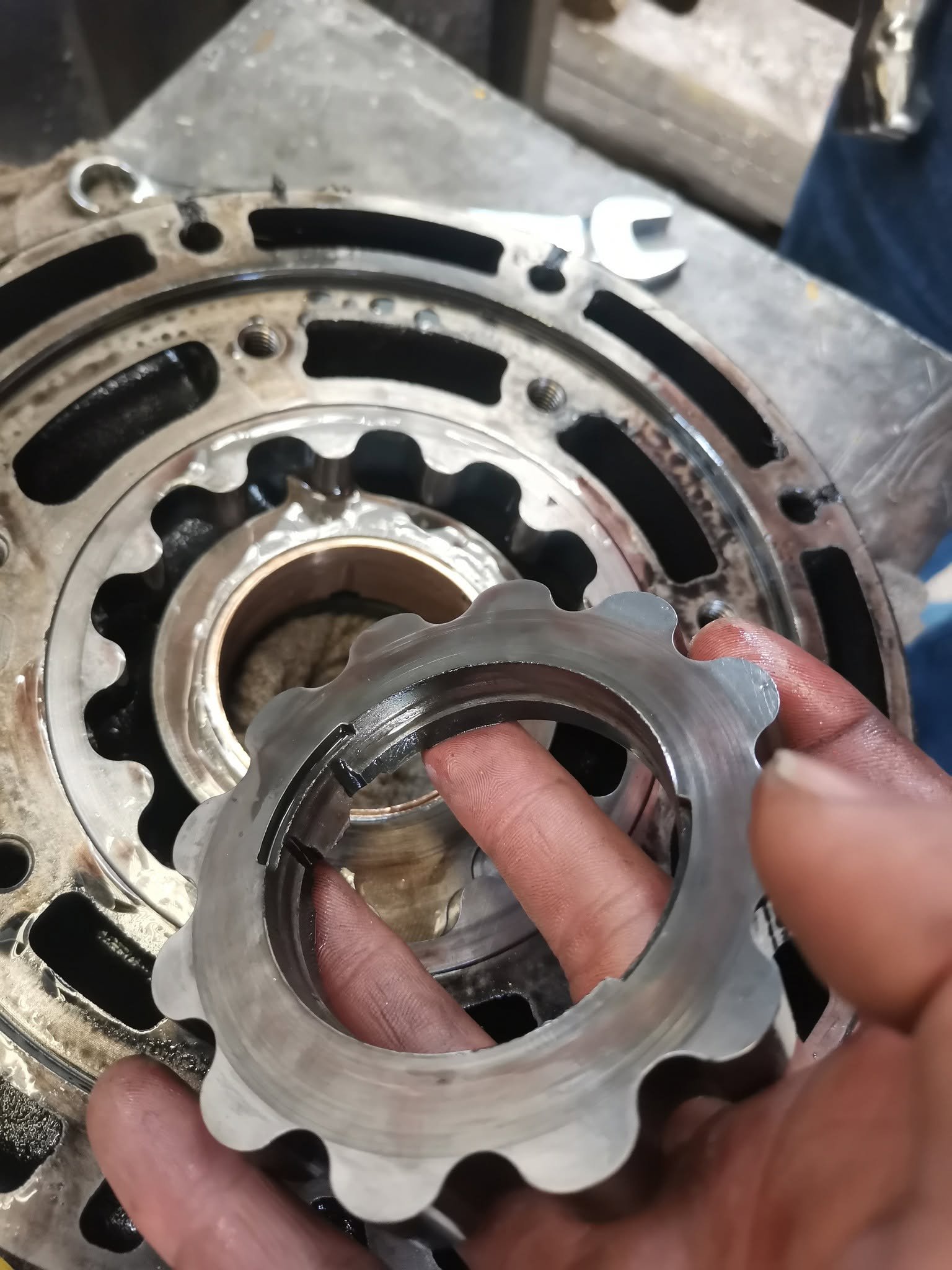 Bomba de Montacargas dañada